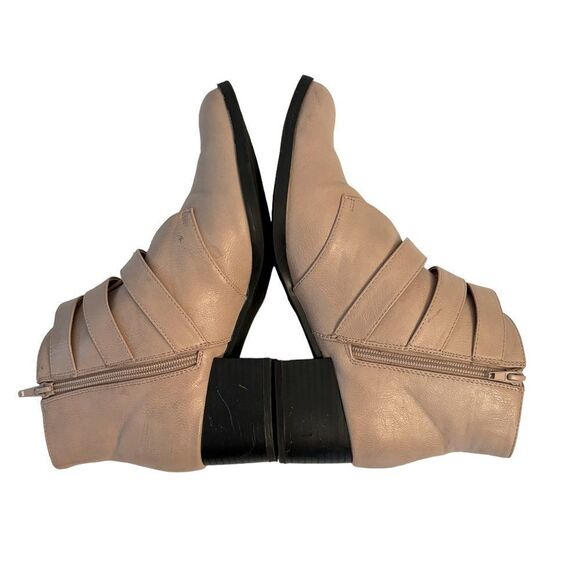 Qupid Taupe Side Zip Buckle Western Booties NWOT Size 8 - Picture 5 of 10